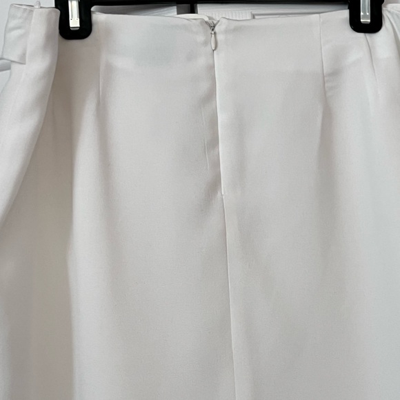 Women’s White Skirt with Faux Belt on Front. - Picture 4 of 5